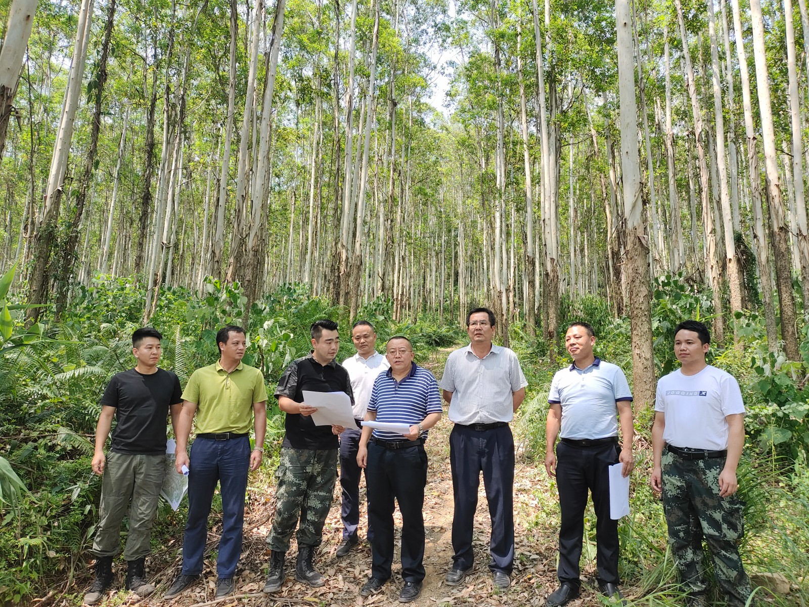 张泽尧一行人前往延安分公司林地查抄领导营林出产工作-胡洋摄 (1).jpg 张泽尧一行人前往延安分公司林地查抄领导营林出产工作-胡洋摄 (1).jpg