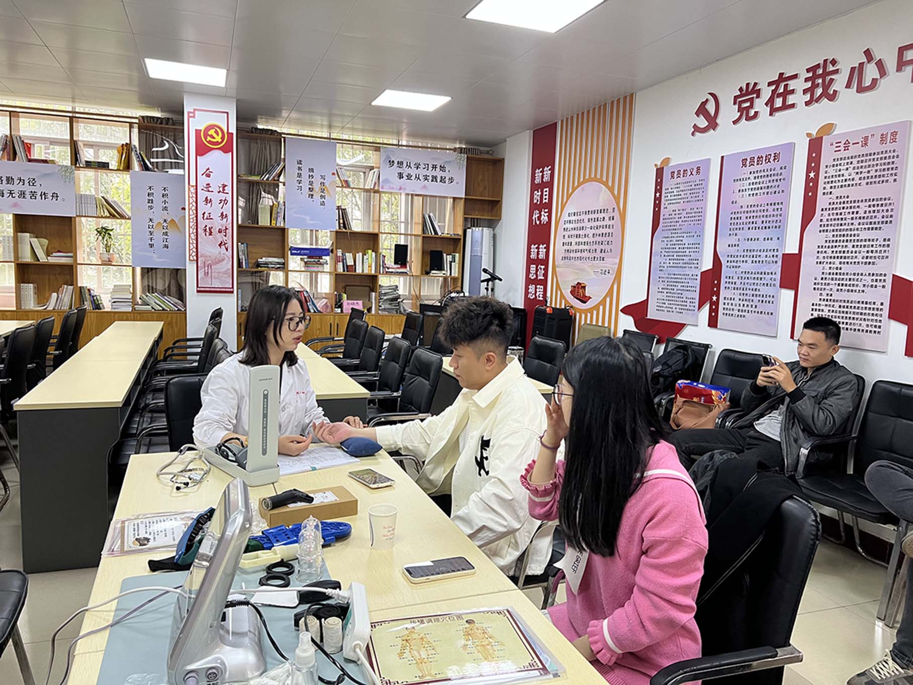 健康义诊 科学养生 —参加“慢性病课题调研”健康征询理疗义诊活动